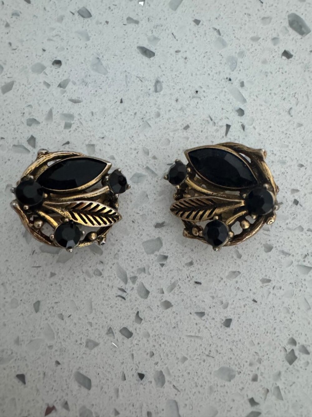 Vintage Black Glass Clip On Earrings Gold Tone Filigree Leaf